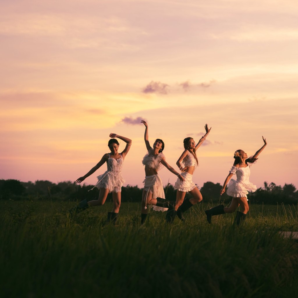 island girl: no na Invites Us to the Party